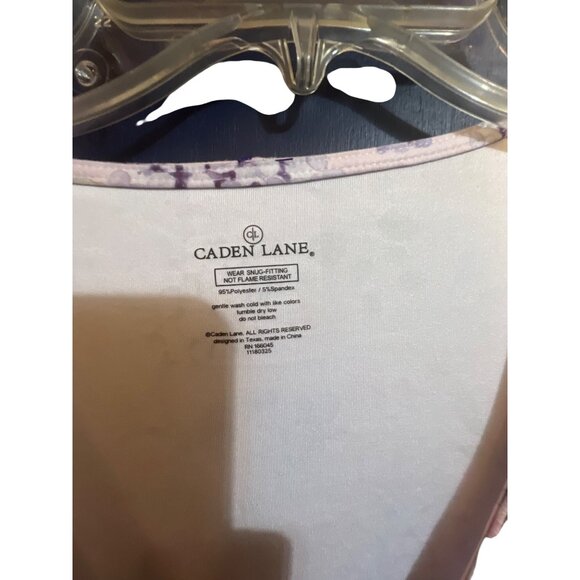 Caden Lane Henlee’s Hydrangea Women's Robe - Picture 2 of 4